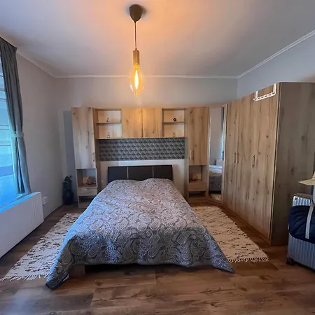 Eszter Vendeghaz Pacsa