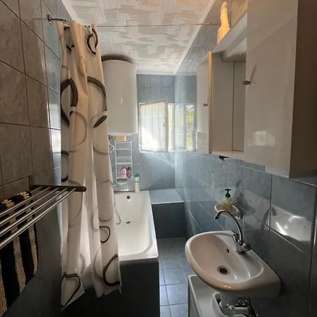 Eszter Vendeghaz Διαμέρισμα *