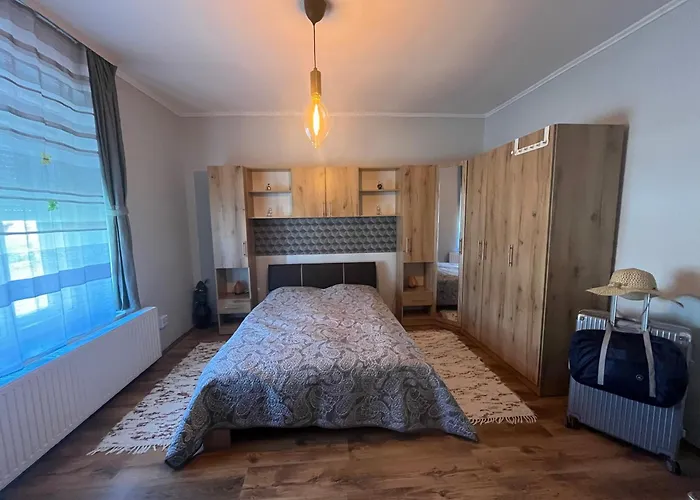 Eszter Vendeghaz Pacsa