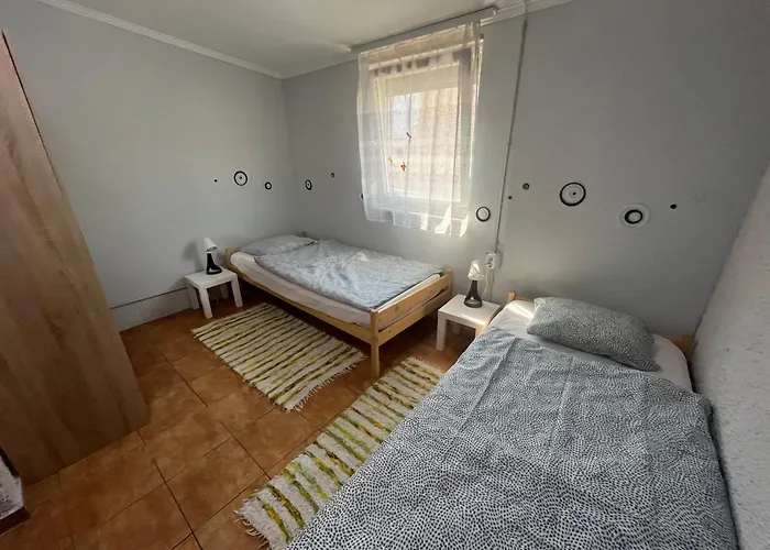 Eszter Vendeghaz Apartmán *